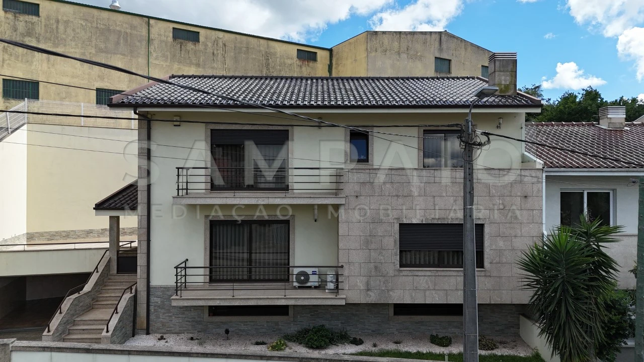 Moradia T4 para Venda em Fânzeres e São Pedro da Cova Foto 1