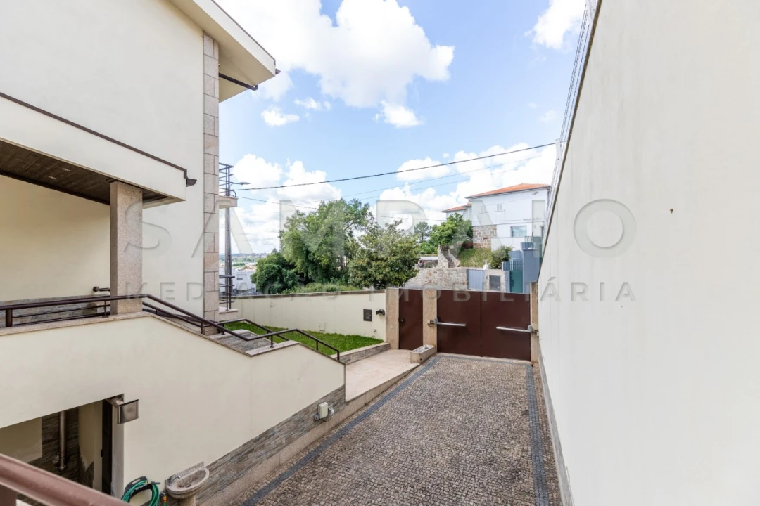 Moradia T4 para Venda em Fânzeres e São Pedro da Cova Foto 28