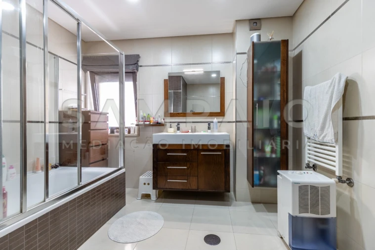 Moradia T4 para Venda em Fânzeres e São Pedro da Cova Foto 11