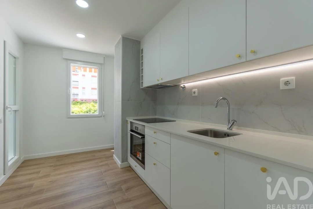 Apartamento T3 para Venda em Santo António dos Cavaleiros e Frielas Foto 8