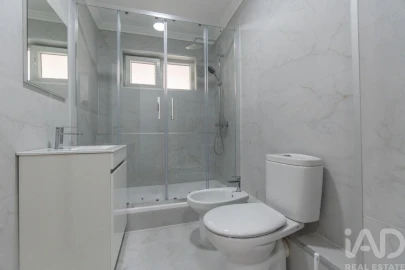 Apartamento T3 para Venda em Santo António dos Cavaleiros e Frielas