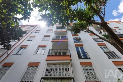 Apartamento T3 para Venda em Santo António dos Cavaleiros e Frielas