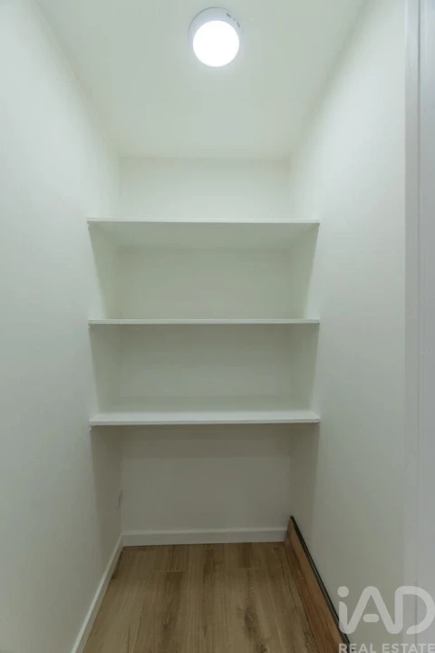 Apartamento T3 para Venda em Santo António dos Cavaleiros e Frielas