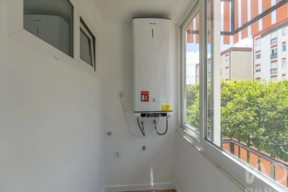 Apartamento T3 para Venda em Santo António dos Cavaleiros e Frielas