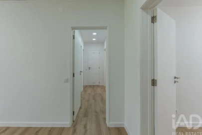 Apartamento T3 para Venda em Santo António dos Cavaleiros e Frielas