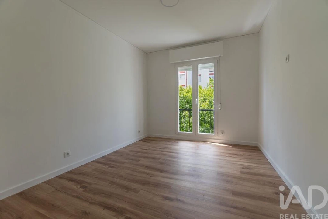 Apartamento T3 para Venda em Santo António dos Cavaleiros e Frielas Foto 18