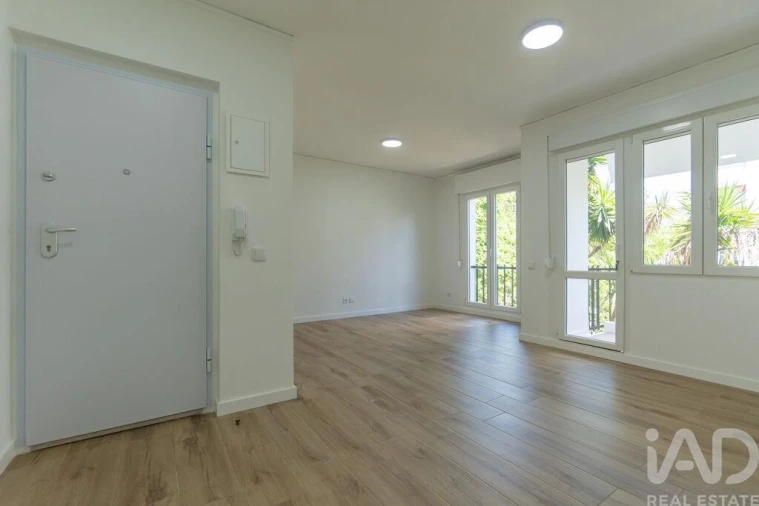 Apartamento T3 para Venda em Santo António dos Cavaleiros e Frielas Foto 3