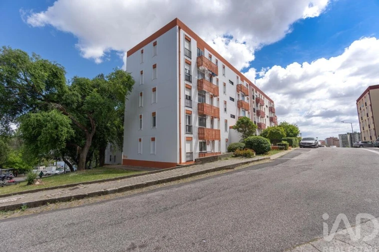 Apartamento T3 para Venda em Santo António dos Cavaleiros e Frielas Foto 22