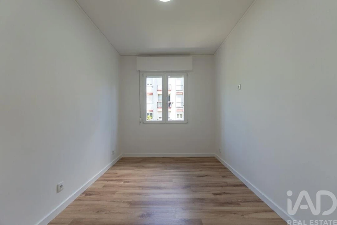 Apartamento T3 para Venda em Santo António dos Cavaleiros e Frielas Foto 13