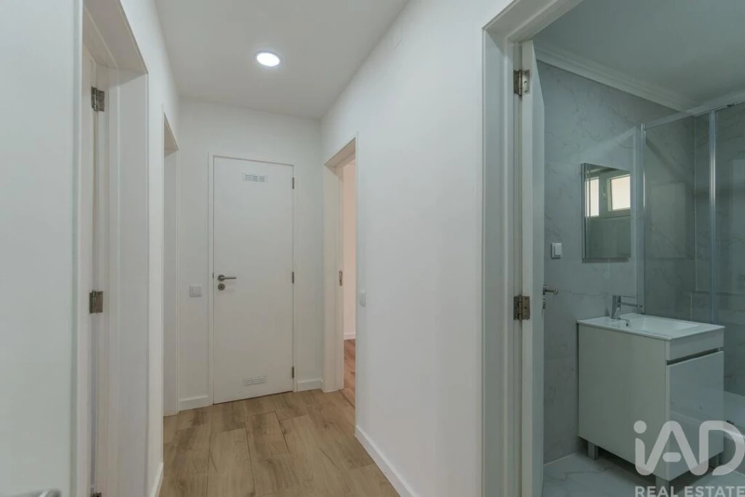 Apartamento T3 para Venda em Santo António dos Cavaleiros e Frielas Foto 16