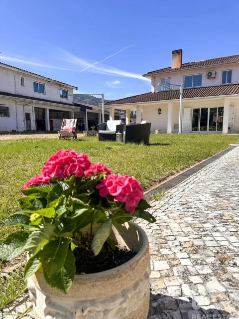 Moradia T5 para Venda em Lousã e Vilarinho