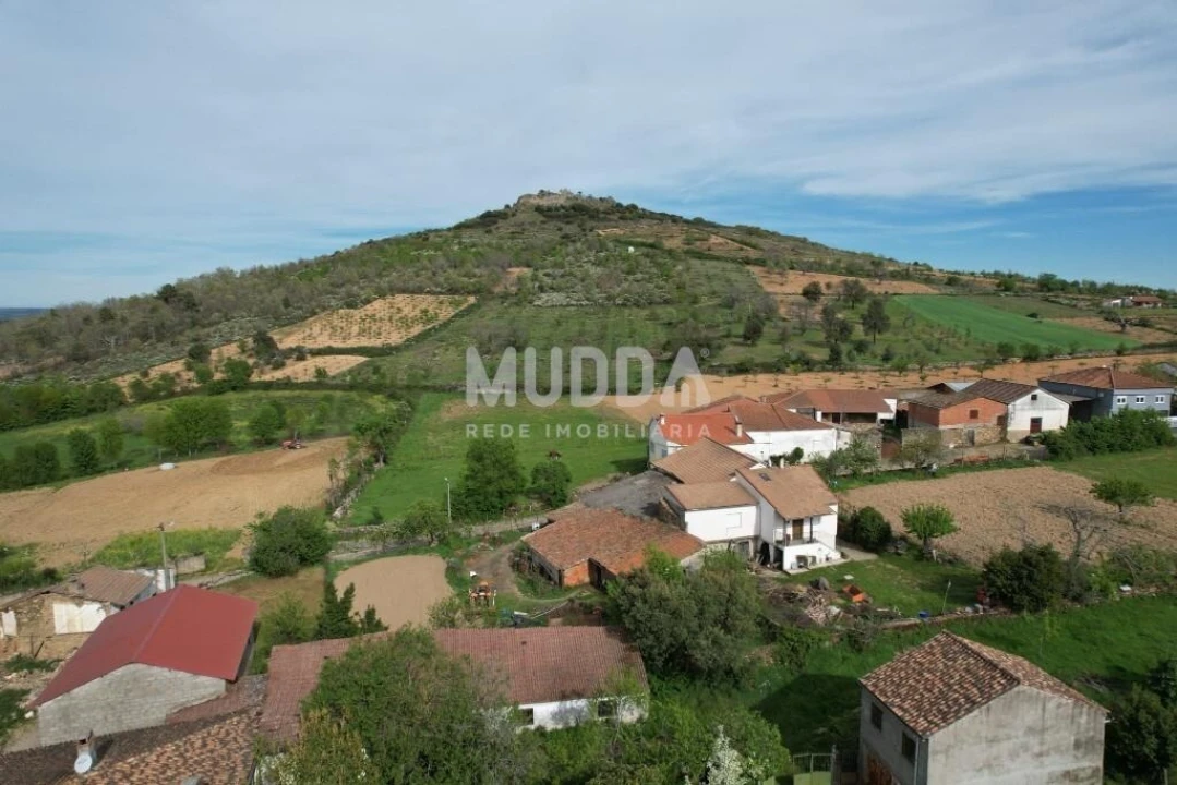 Moradia T4 para Venda em Outeiro Foto 11