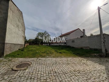 Moradia T4 para Venda em Outeiro