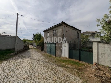 Moradia T4 para Venda em Outeiro