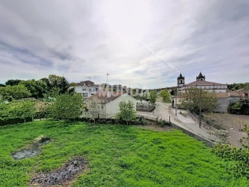 Moradia T4 para Venda em Outeiro