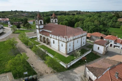 Moradia T4 para Venda em Outeiro