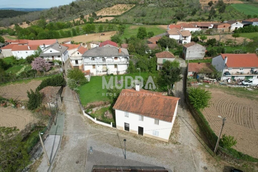 Moradia T4 para Venda em Outeiro Foto 13