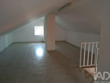 Moradia T5 para Venda em Rio de Mouro