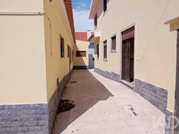 Moradia T5 para Venda em Rio de Mouro