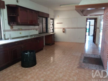 Moradia T5 para Venda em Rio de Mouro
