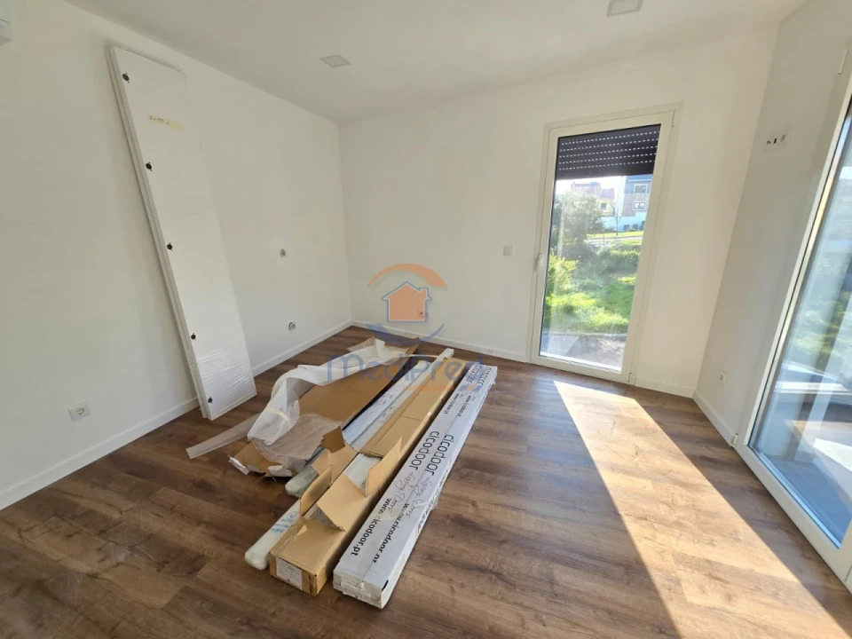 Moradia T5 para Venda em Pontinha e Famões Foto 5