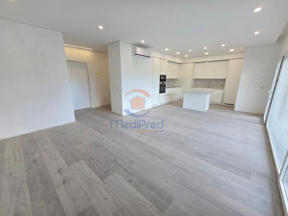 Apartamento T3 para Venda em Ramada e Caneças Foto 1