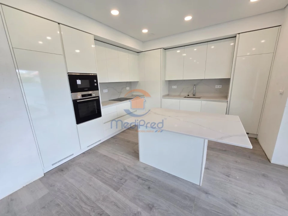 Apartamento T3 para Venda em Ramada e Caneças Foto 3