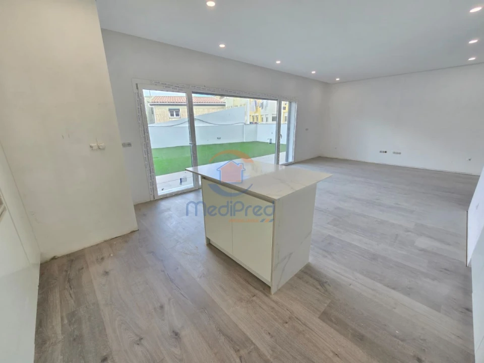 Apartamento T3 para Venda em Ramada e Caneças Foto 4