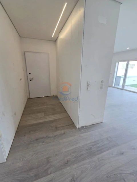 Apartamento T3 para Venda em Ramada e Caneças
