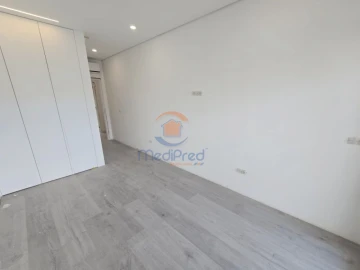 Apartamento T3 para Venda em Ramada e Caneças