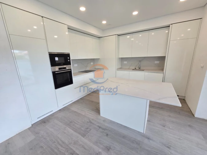 Apartamento T3 para Venda em Ramada e Caneças Foto 3