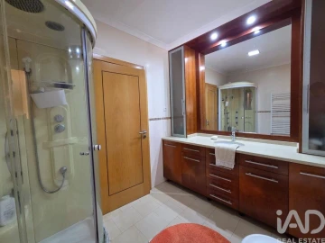 Moradia T4 para Venda em Santa Comba Dão e Couto do Mosteiro