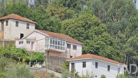 Moradia T3 para Venda em Lomba