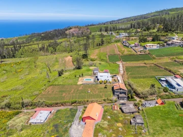 Moradia T5 para Venda em Ponta do Pargo