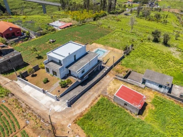 Moradia T5 para Venda em Ponta do Pargo