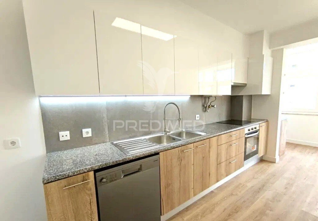 Apartamento T3 para Venda em São Domingos de Benfica Foto 2