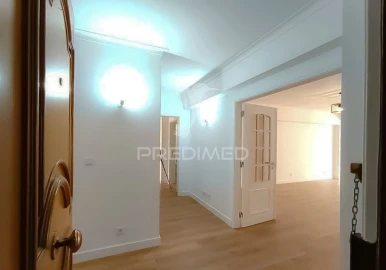 Apartamento T3 para Venda em São Domingos de Benfica