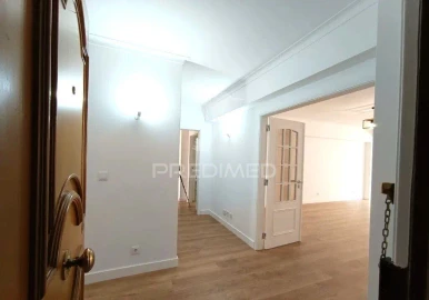 Apartamento T3 para Venda em São Domingos de Benfica