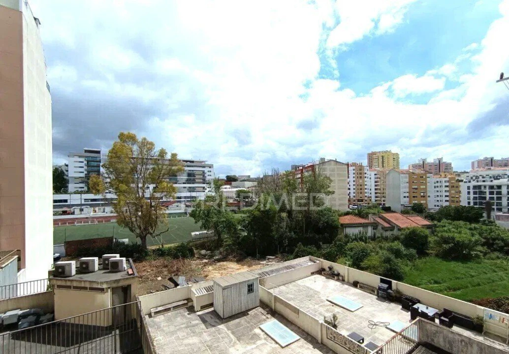 Apartamento T3 para Venda em São Domingos de Benfica Foto 12