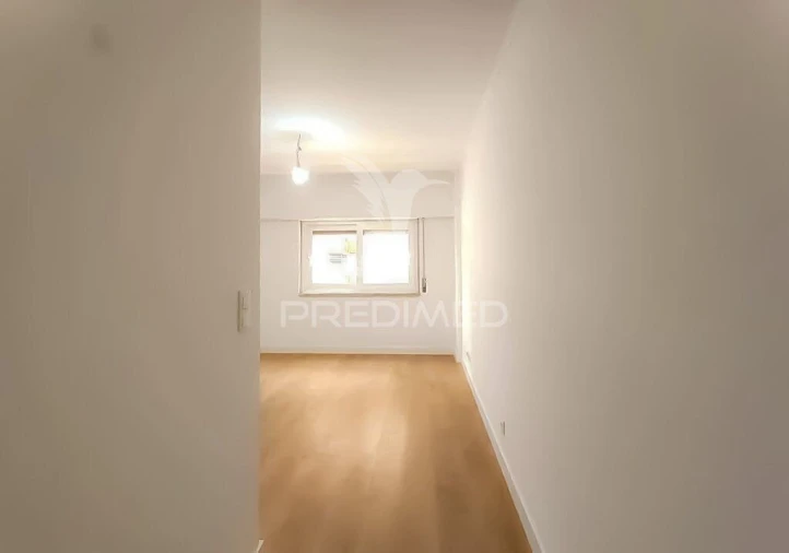 Apartamento T3 para Venda em São Domingos de Benfica Foto 5