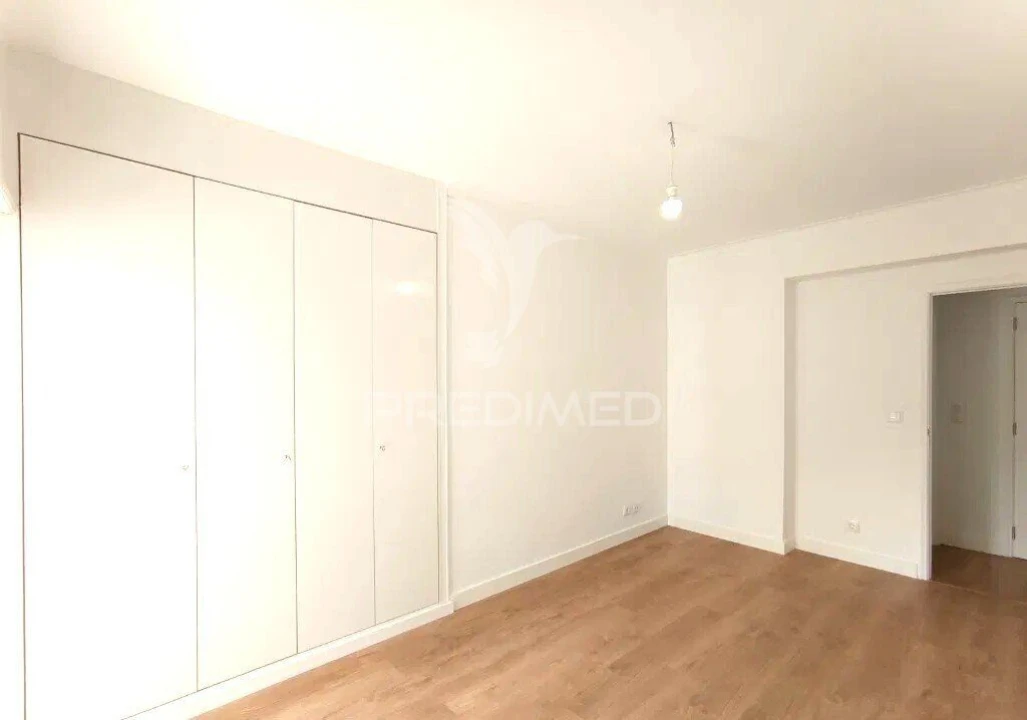 Apartamento T3 para Venda em São Domingos de Benfica Foto 9