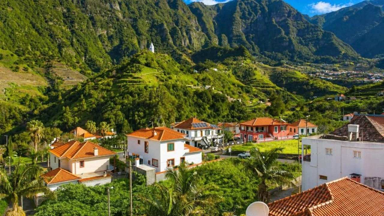 Moradia T2 para Venda em São Vicente Foto 3