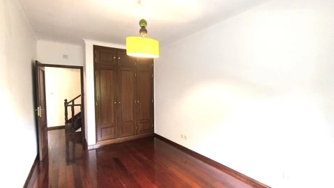 Moradia T4 para Venda em Rio de Loba