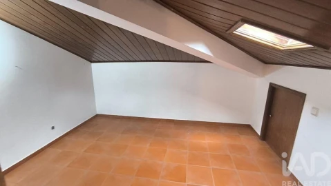 Moradia T4 para Venda em Rio de Loba