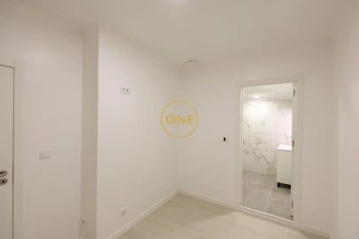 Moradia T2 para Venda em Funchal (São Pedro)