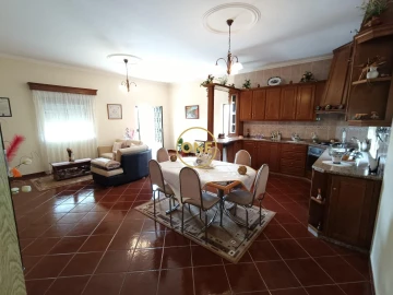 Moradia T4 para Venda em Gondoriz