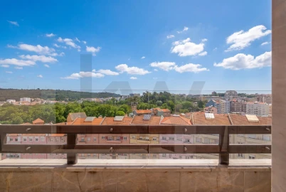 Apartamento T4 para Arrendamento em São Domingos de Benfica