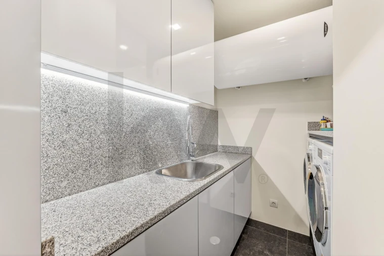 Apartamento T4 para Arrendamento em São Domingos de Benfica Foto 9