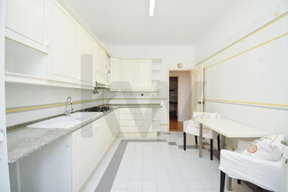 Apartamento T2 para Venda em Oeiras e São Julião da Barra, Paço de Arcos e Caxias