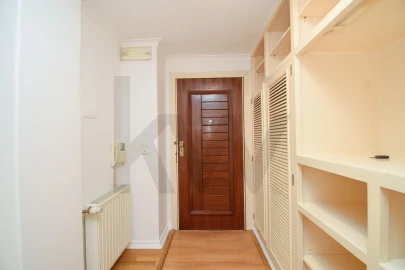 Apartamento T2 para Venda em Oeiras e São Julião da Barra, Paço de Arcos e Caxias